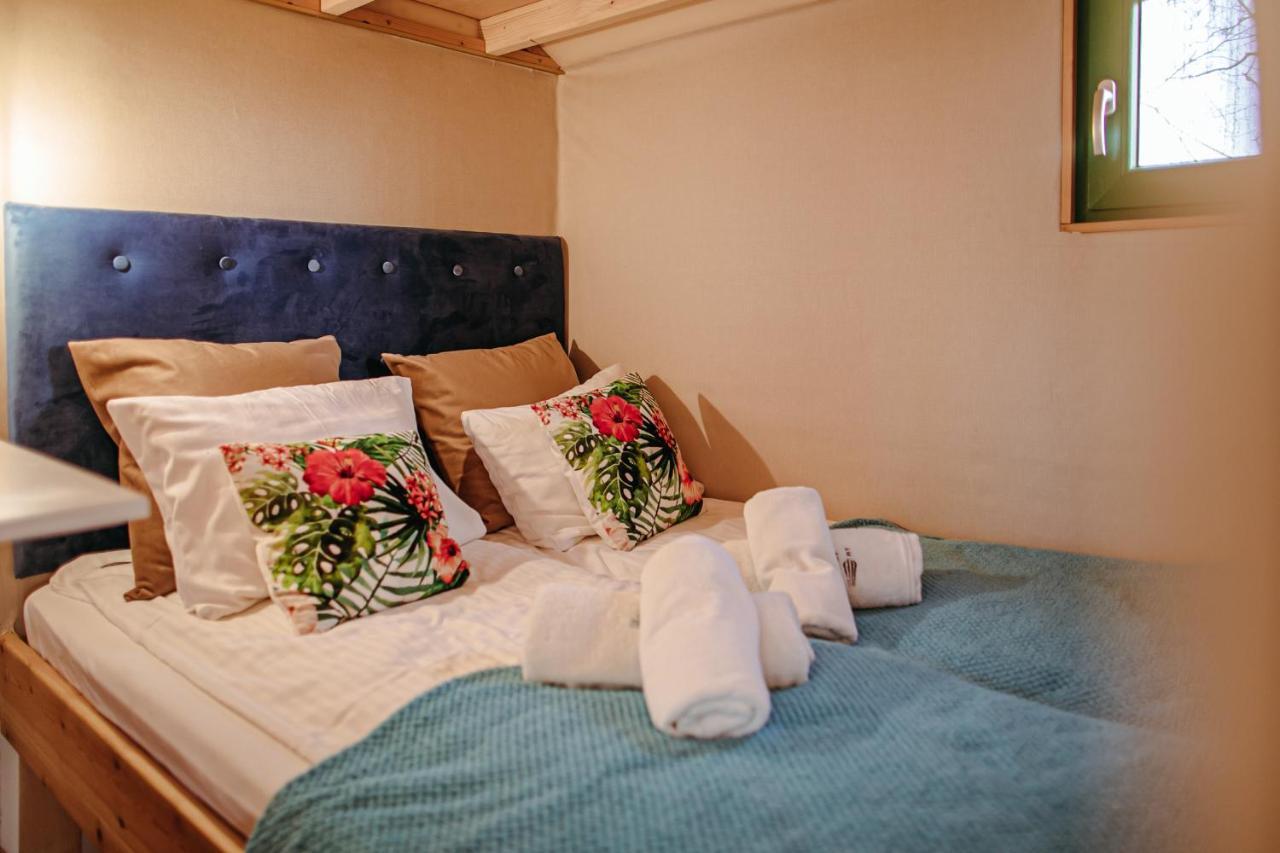 Herbals - Tree&Lake Houses With Bath, Sauna, Bikes, Motorboat Mielno  Phòng bức ảnh