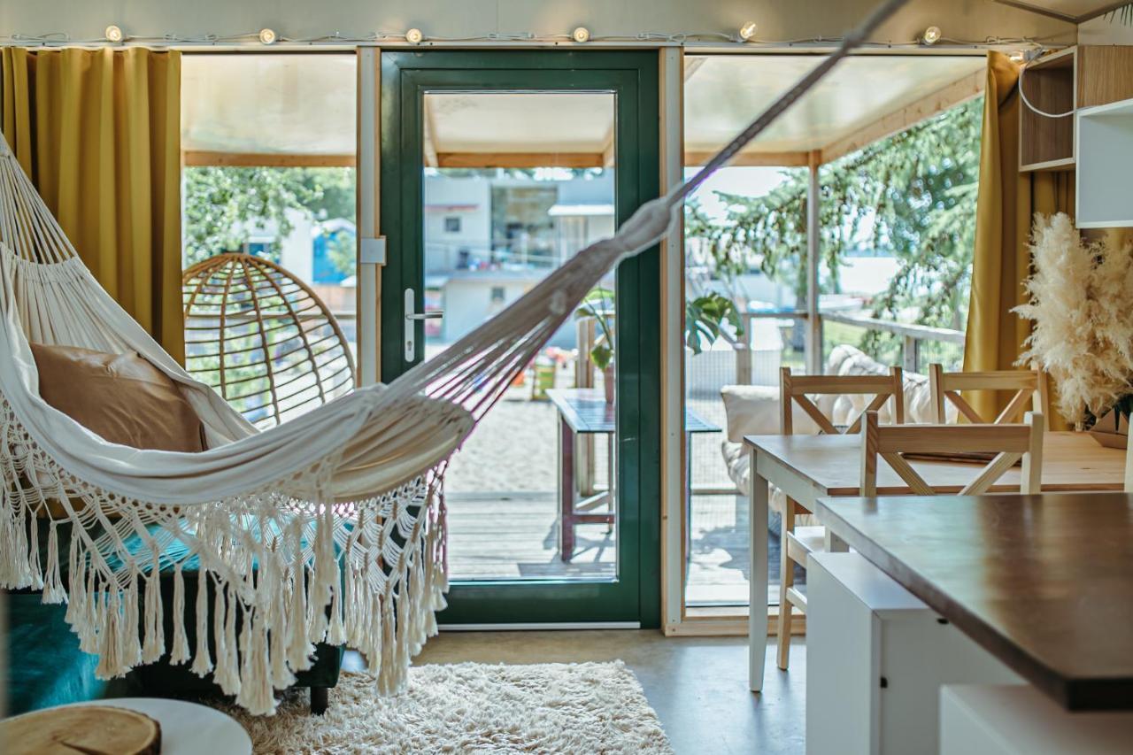 Herbals - Tree&Lake Houses With Bath, Sauna, Bikes, Motorboat Mielno  Phòng bức ảnh