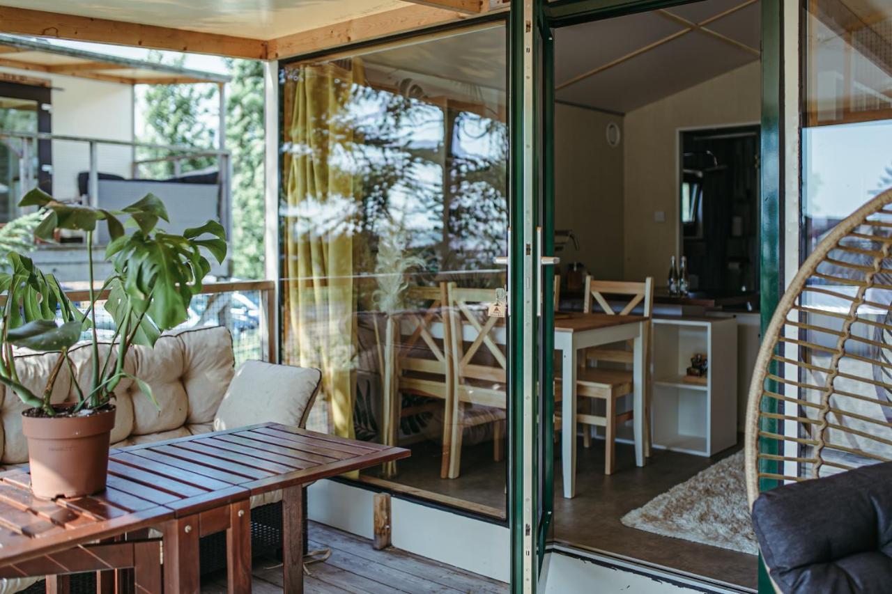 Herbals - Tree&Lake Houses With Bath, Sauna, Bikes, Motorboat Mielno  Phòng bức ảnh