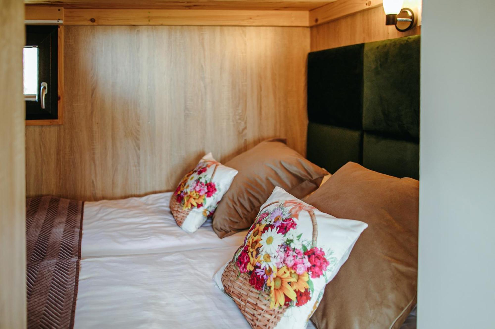 Herbals - Tree&Lake Houses With Bath, Sauna, Bikes, Motorboat Mielno  Phòng bức ảnh